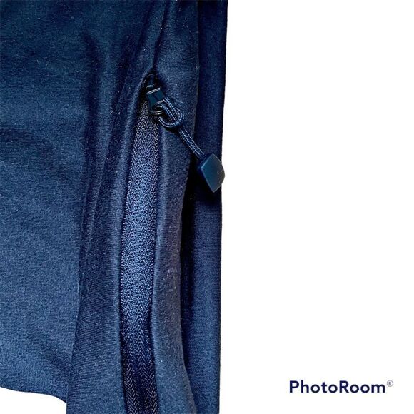 Beyond Yoga Black Infinity Hidden Pocket Scarf - Picture 5 of 5